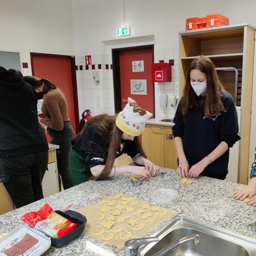 4bweihnachtsbäckerei2122
