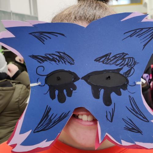 Von DEN Masken haben wir genug! Selbst kreierte Faschingsmasken schmücken die Gesichter der Schülerinnen und Schüler aus der 1b und 2b doch viel mehr!