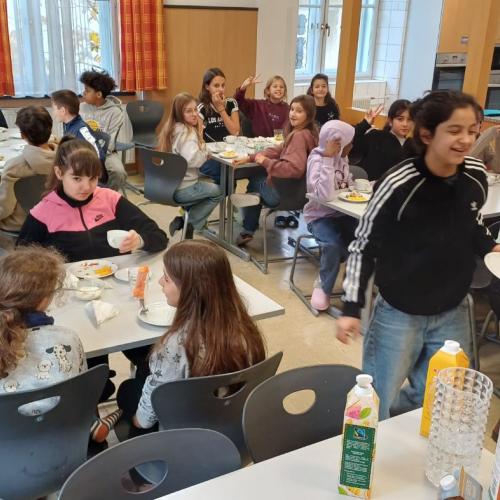 Klassenfrühstück1b2526