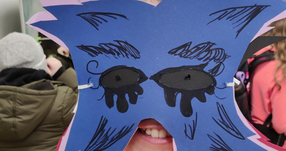 Von DEN Masken haben wir genug! Selbst kreierte Faschingsmasken schmücken die Gesichter der Schülerinnen und Schüler aus der 1b und 2b doch viel mehr!